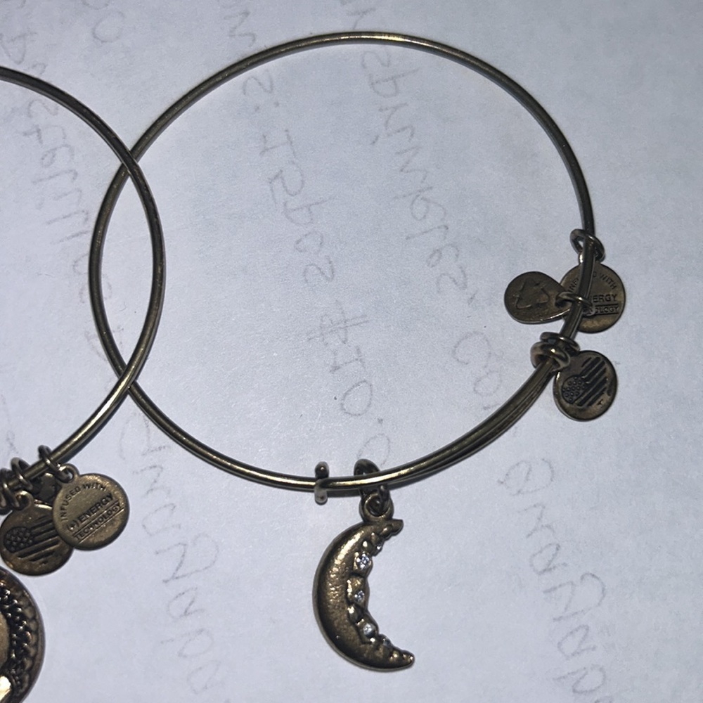 2 bracelets - Picture 4 of 4